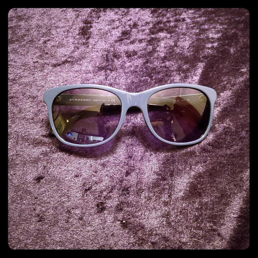 Burberry sunglasses in blue!